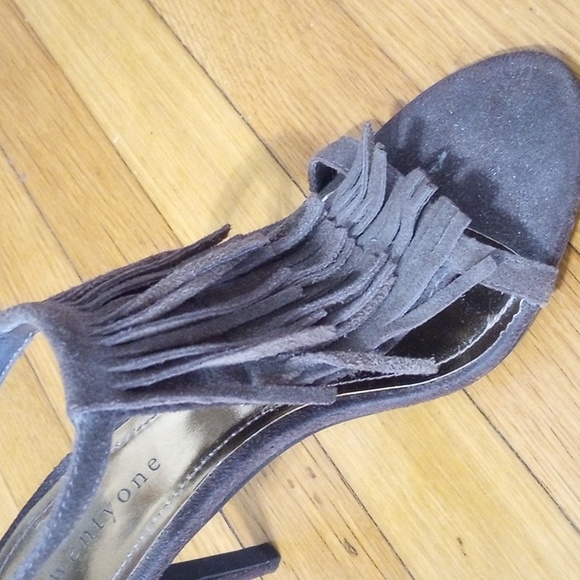 Fringe Heels - Picture 2 of 10